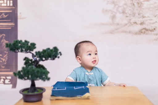 东台三个月宝宝抬头不稳